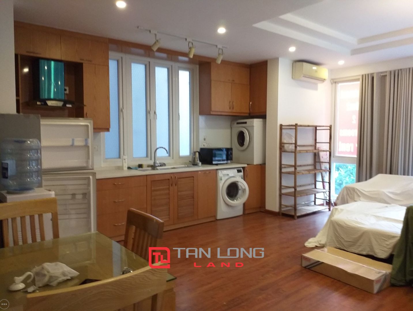 Cho thuê căn hộ dịch vụ mặt phố Tô Ngọc Vân, Tây Hồ, Hà Nội (bao phí dịch vụ)
